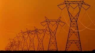 Rastúcu cenu elektriny pociťujú veľké podniky, štát im chce pomôcť