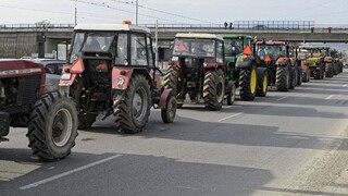 Nespokojnosť vyjadrili aj farmári, ich traktory spôsobili kolóny