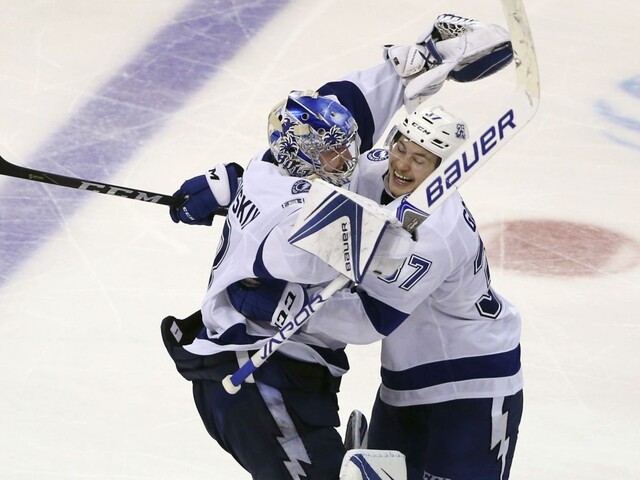 NHL: Boston inkasoval počas Chárovho trestu, "blesky" v sérii vedú