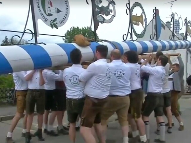Prvý máj v znamení hudby a tanca / Bavorské stavanie prvého mája