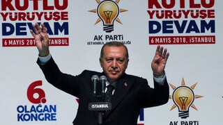 Erdogan predstavil predvolebné sľuby, chce zaútočiť na Kurdov
