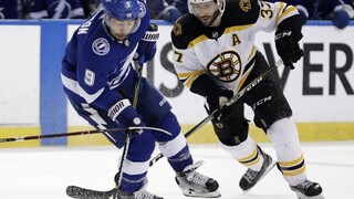 NHL: Chárov Boston nepostúpil, do finále idú Vegas a Tampa