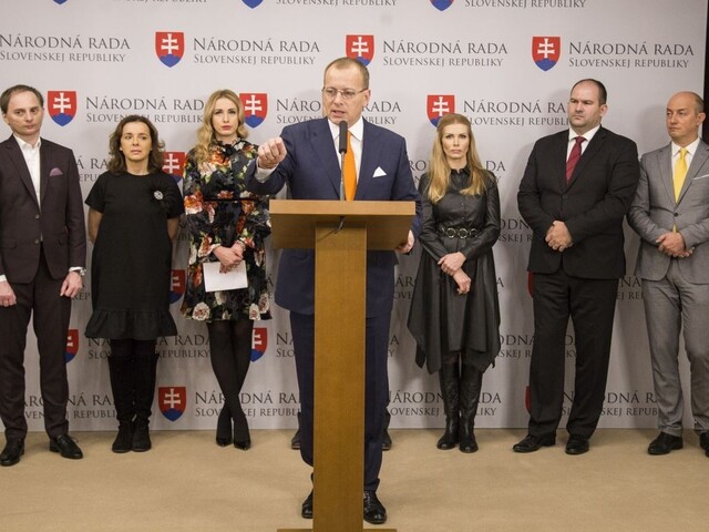 Znechutených mladých lákajú do novej organizácie Sme rodina