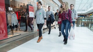 Slováci si na zatvorené obchody počas sviatkov zvykli, ukázal prieskum