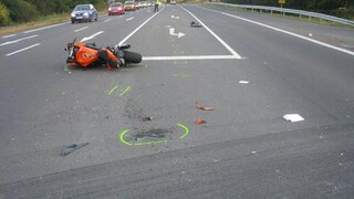 Smrteľná nehoda na Seneckej ceste: Mladý motocyklista zrážku neprežil