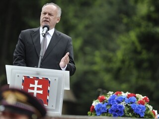 Prezident Andrej Kiska sa v Makove sklonil pred vojnovými veteránmi