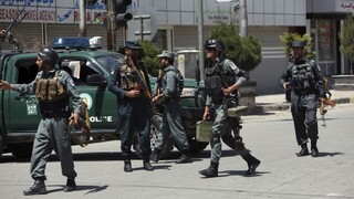 Atentátnici v Kábule útočili na policajné stanice, hlásia mŕtvych