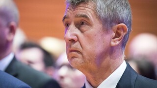 Strany sa dohodli na koaličnej zmluve, ľudia zatiaľ protestovali v uliciach