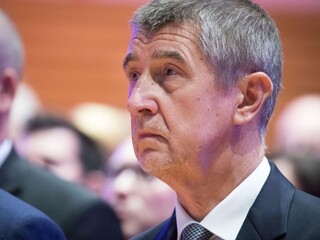 Strany sa dohodli na koaličnej zmluve, ľudia zatiaľ protestovali v uliciach