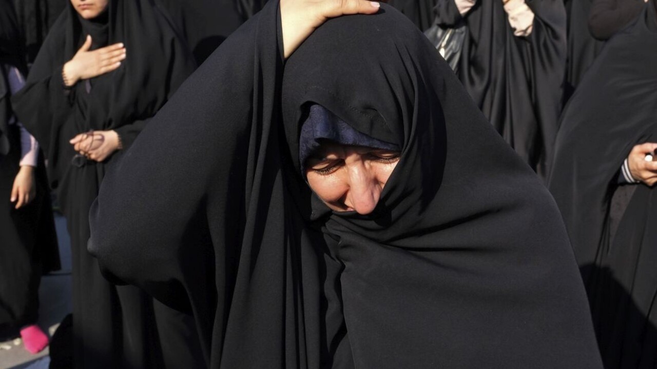 S moslimskou šatkou na hlave vyučovať nesmiete, rozhodol súd