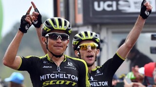 Šiestu etapu Giro d'Italia vyhral Chaves, ružový dres oblieka Yates