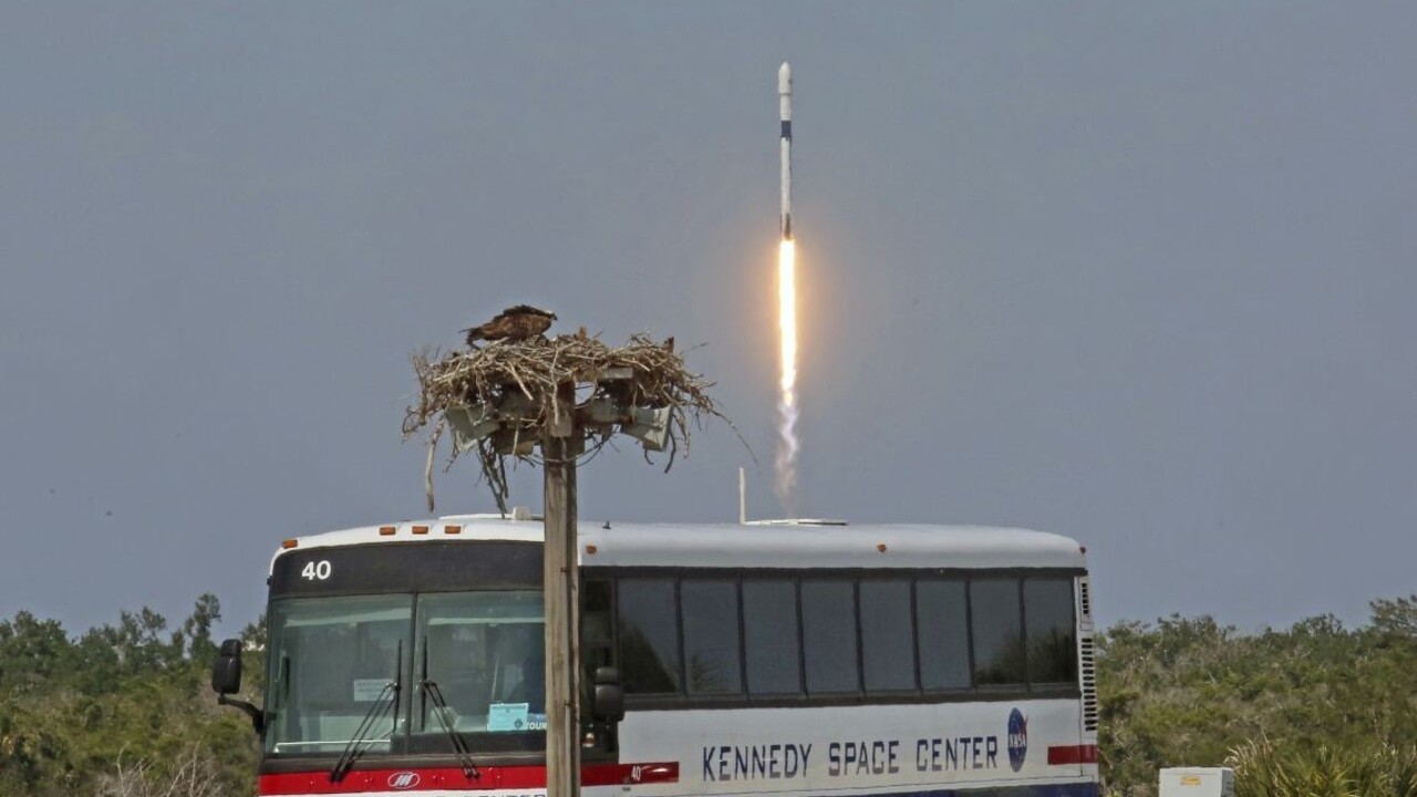 Vylepšená raketa Falcon 9 smeruje na obežnú dráhu s bangladéšskou družicou