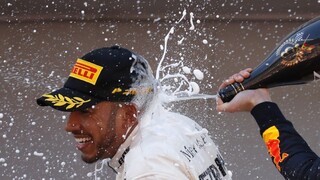 Suverén F1 Hamilton ovládol ďalší pretek Veľkej ceny Španielska