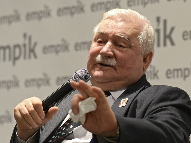 Kaczyński trvá na odškodnom za ohováranie, Wałęsa vinu odmieta