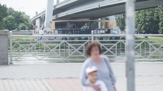 Pod ikonickým mostom vyrastá sporná stavba, kritický je i primátor