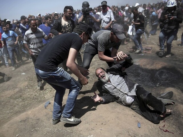 Palestínčania oplakávajú nakbu, počas protestov zabili desiatky z nich