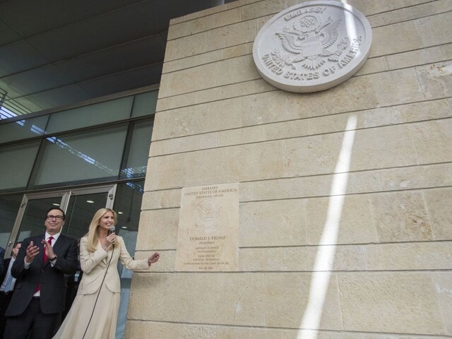 Oslavy i krvavé protesty. Presun ambasády vyvolal búrlivé reakcie