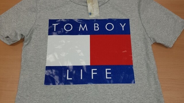 Fejky zvučných značiek skončia v spaľovni, colníci našli stovky