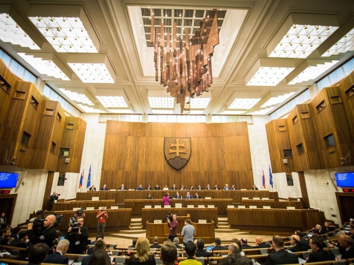 Schválili novelu o terorizme, sulíkovci s ohováraním neuspeli