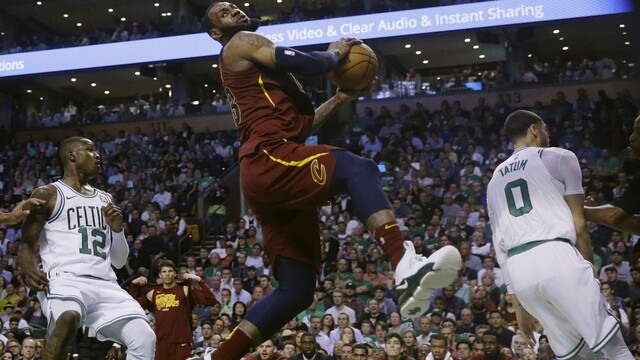 NBA: Cavs to opäť v Bostone nevyšlo, nepomohol ani výkon LeBrona