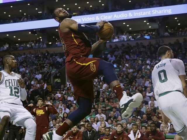 NBA: Cavs to opäť v Bostone nevyšlo, nepomohol ani výkon LeBrona
