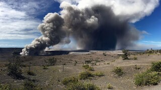 Havajská sopka stále chrlí lávu, hrozia zdravotné problémy