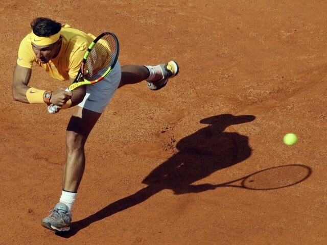Nadal postúpil do štvrťfinále, poradil si s Kanaďanom Shapovalovom