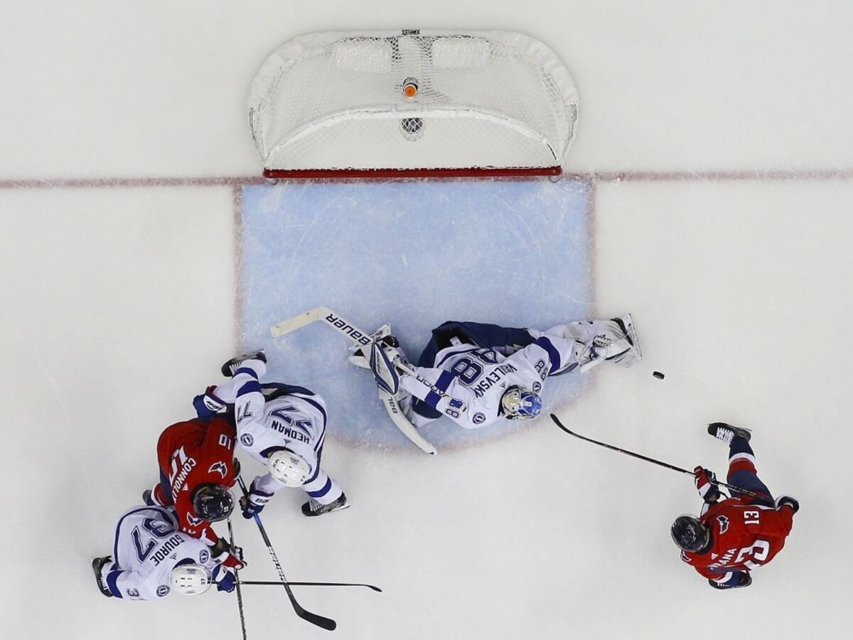 NHL: Tampa Bay triumfovala na ľade Washingtonu a vyrovnala sériu