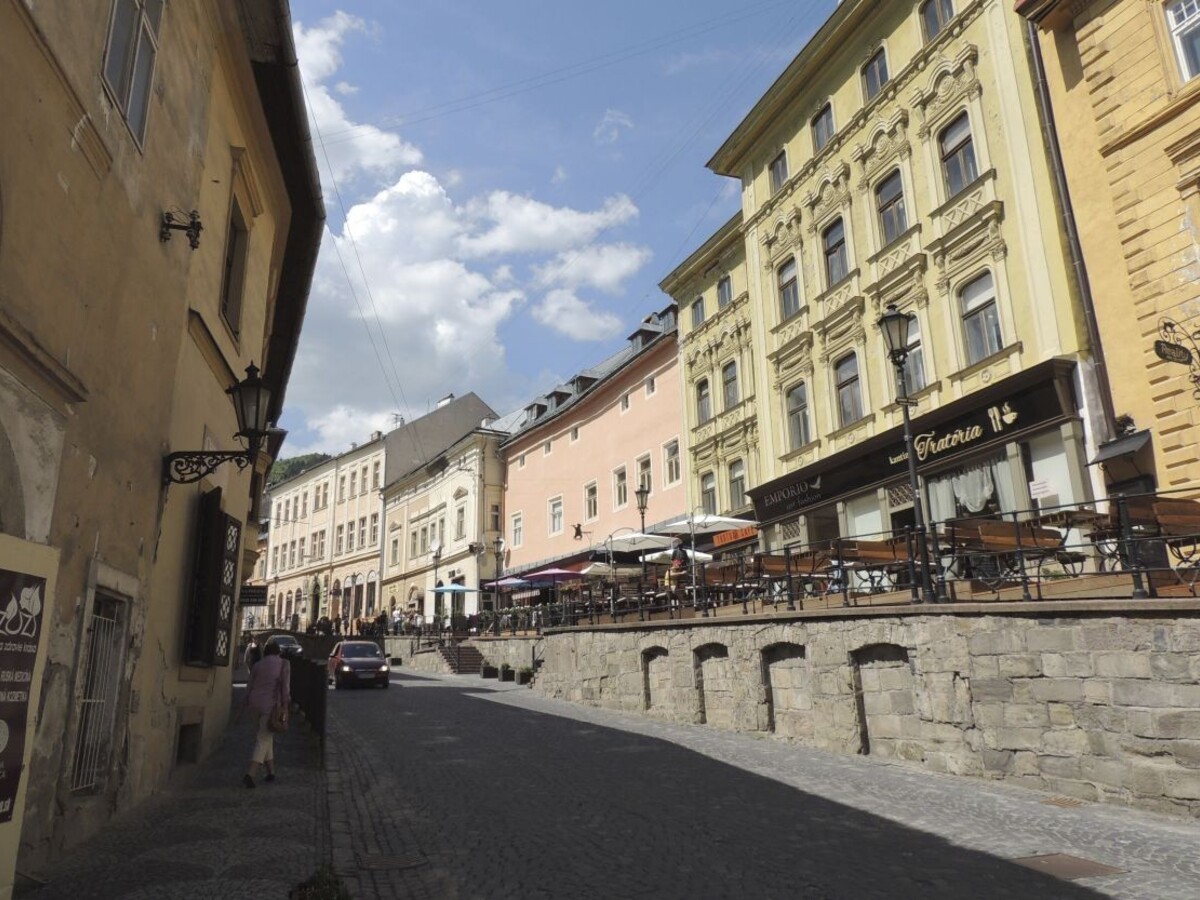 Viete, čo je trotuár? Miesto, ktoré pozná každý Banskoštiavničan