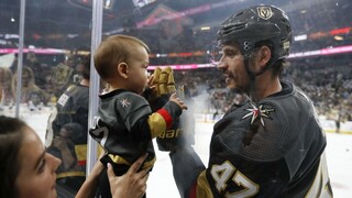 NHL: Nováčik sezóny valcuje play-off, útočí na finále