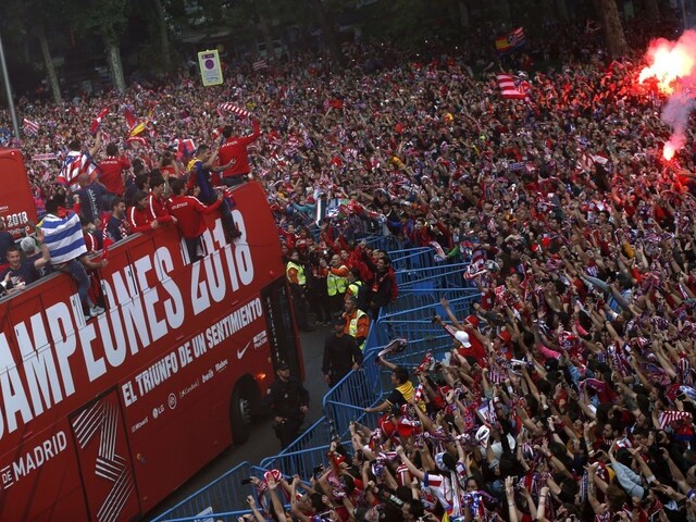 V Madride tieklo šampanské, Atlético oslavovalo triumf v EL