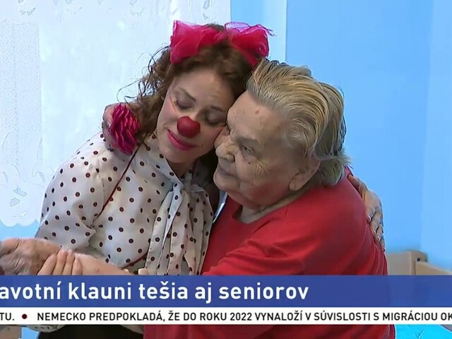 Zdravotní klauni nepracujú len s deťmi, rozveseľujú aj seniorov