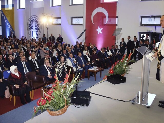 Erdogan sa snaží získať voličov v zahraničí, príhovor si vypočuli tisícky ľudí