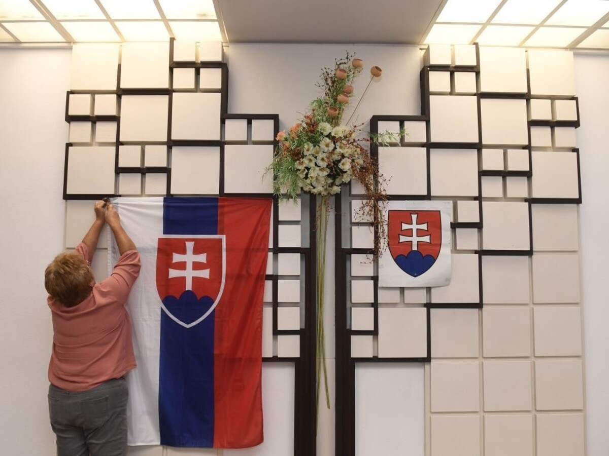 Voľby nebudú. Opozícia nemala dosť hlasov na zmenu ústavy