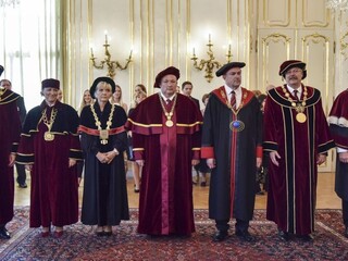 Kiska vymenoval nových rektorov aj profesorov vysokých škôl