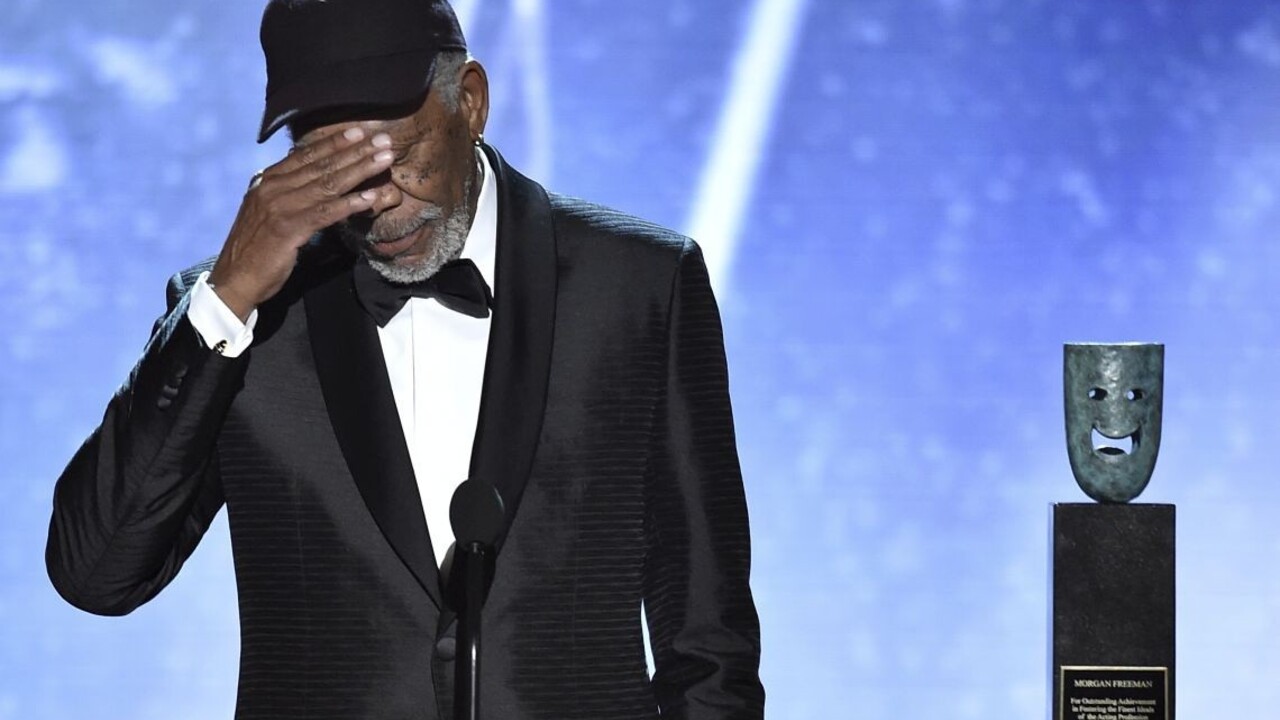 Freemana obvinili z obťažovania, za svoje správanie sa ospravedlnil