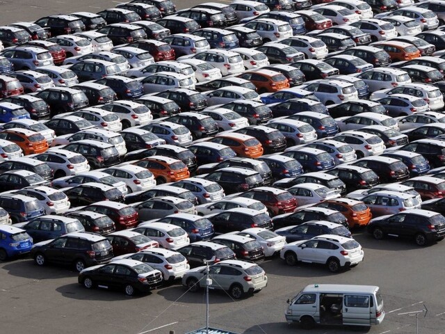 Čipová kríza oslabila automobilový priemysel. Ich nedostatok aj naďalej obmedzí výrobu
