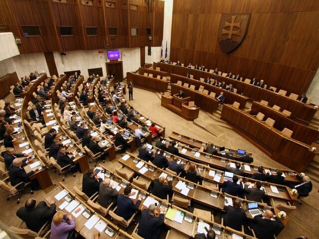 Rokovanie parlamentu: o poskytovaní podpory a dotácií v pôdohospodárstve