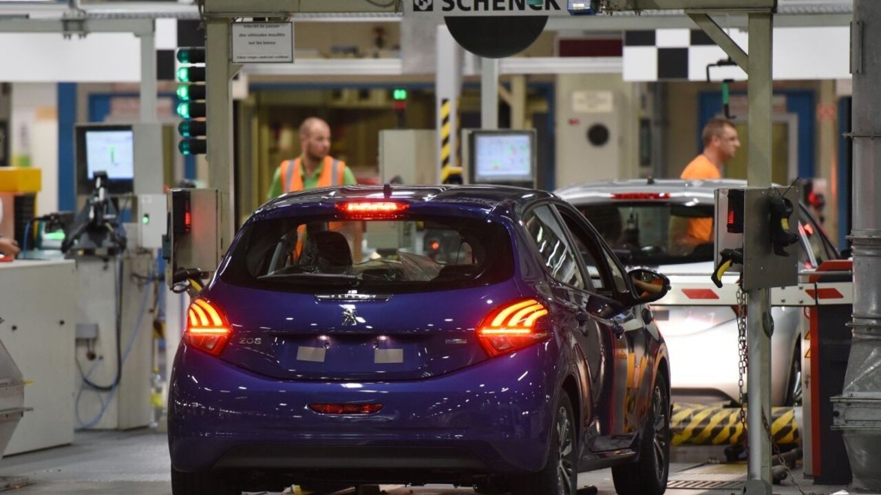 V trnavskej automobilke sa chystá štrajk, začali zbierať podpisy