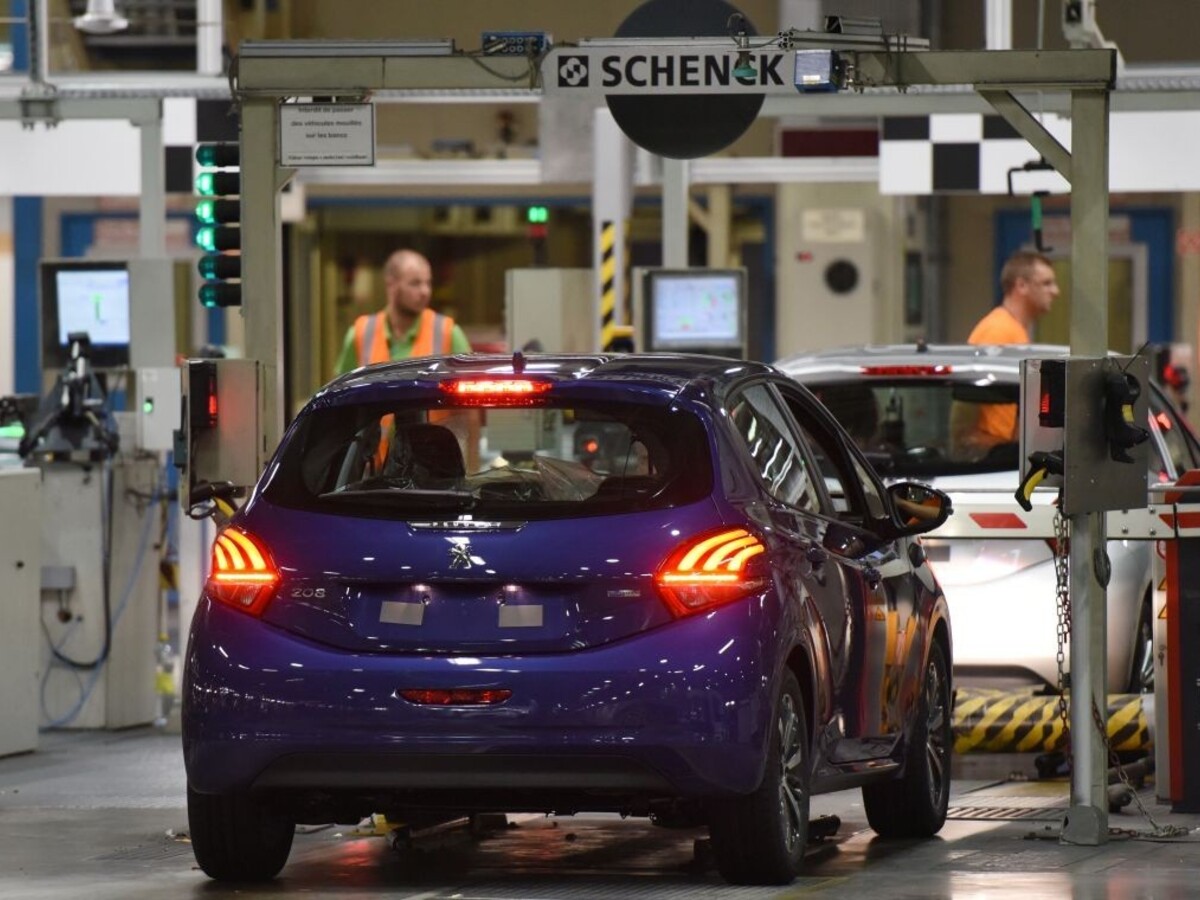 V trnavskej automobilke sa chystá štrajk, začali zbierať podpisy