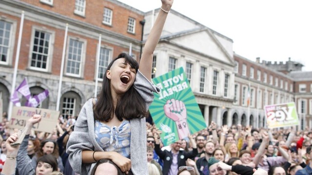 Íri si v referende odhlasovali zrušenie zákazu interrupcií