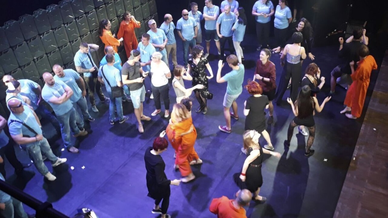 Kontroverznú hru o Ježišovi museli prerušiť, na javisko vtrhli aktivisti