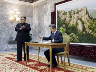 Do KĽDR dorazili americkí diplomati, prípravy summitu pokračujú