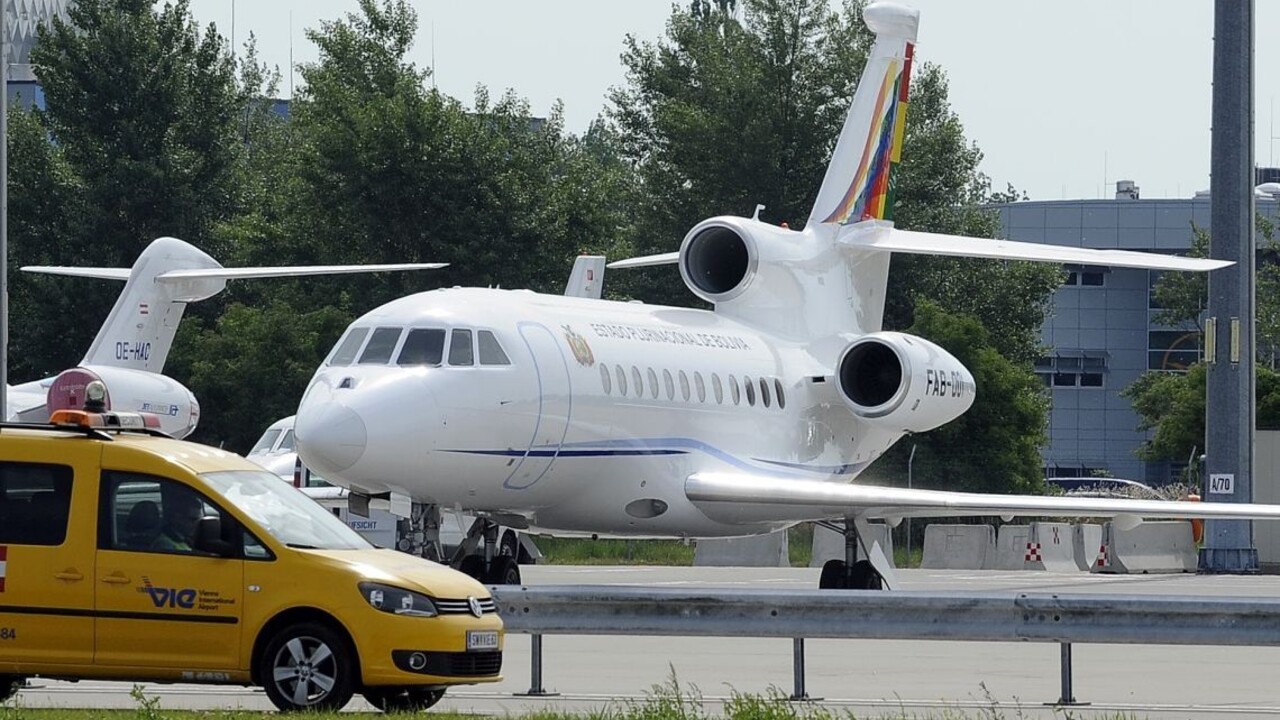 Na letisku Schwechat sa sformoval drogový gang, prepustili 17 ľudí