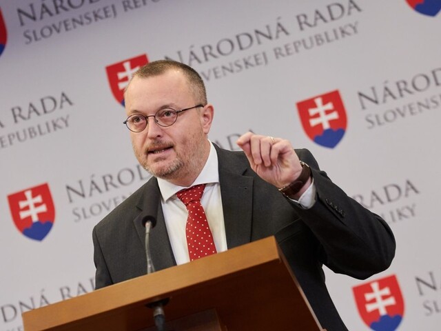 Potvrdené. Kollárova strana chce za prezidenta Posledného križiaka