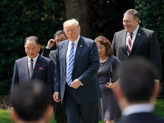 Trump sa s Kimom stretne, termín summitu nezmenil