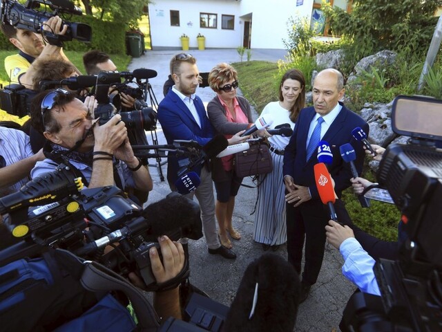 Slovinci si volia nový parlament, favoritom volieb je expremiér