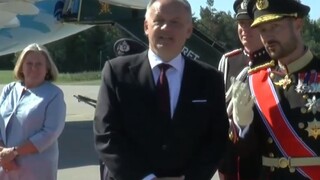 Prezident Kiska pricestoval do Nórska, po príchode ho privítal kráľ