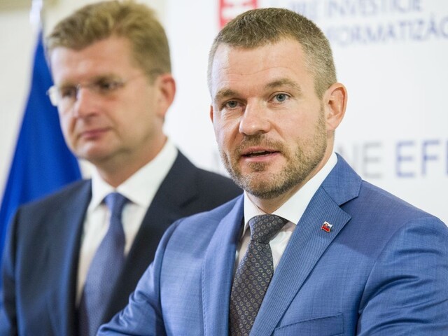 Premiér skontroluje elektráreň v Mochovciach, dostavba môže meškať