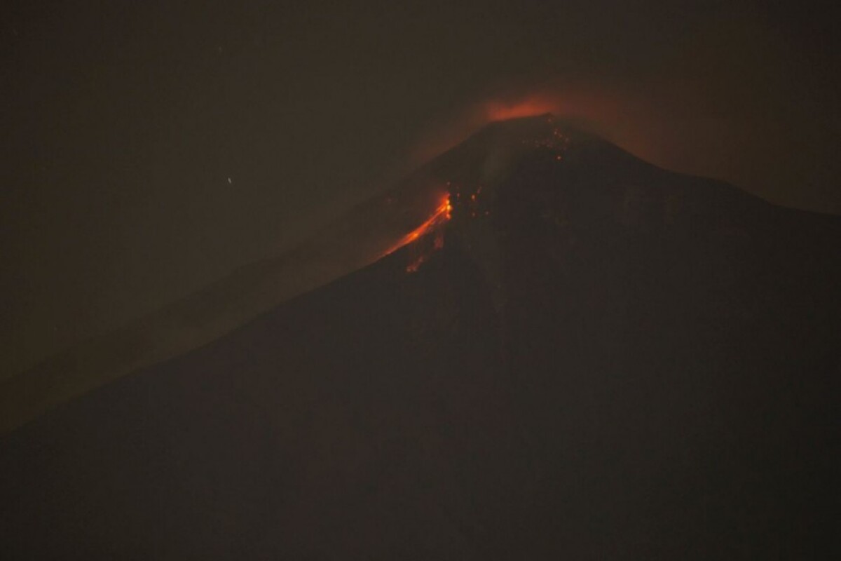 guatemala-volcano-18019-4eed7af1cad343deaeba3fac853126ae_e640d80c.jpg